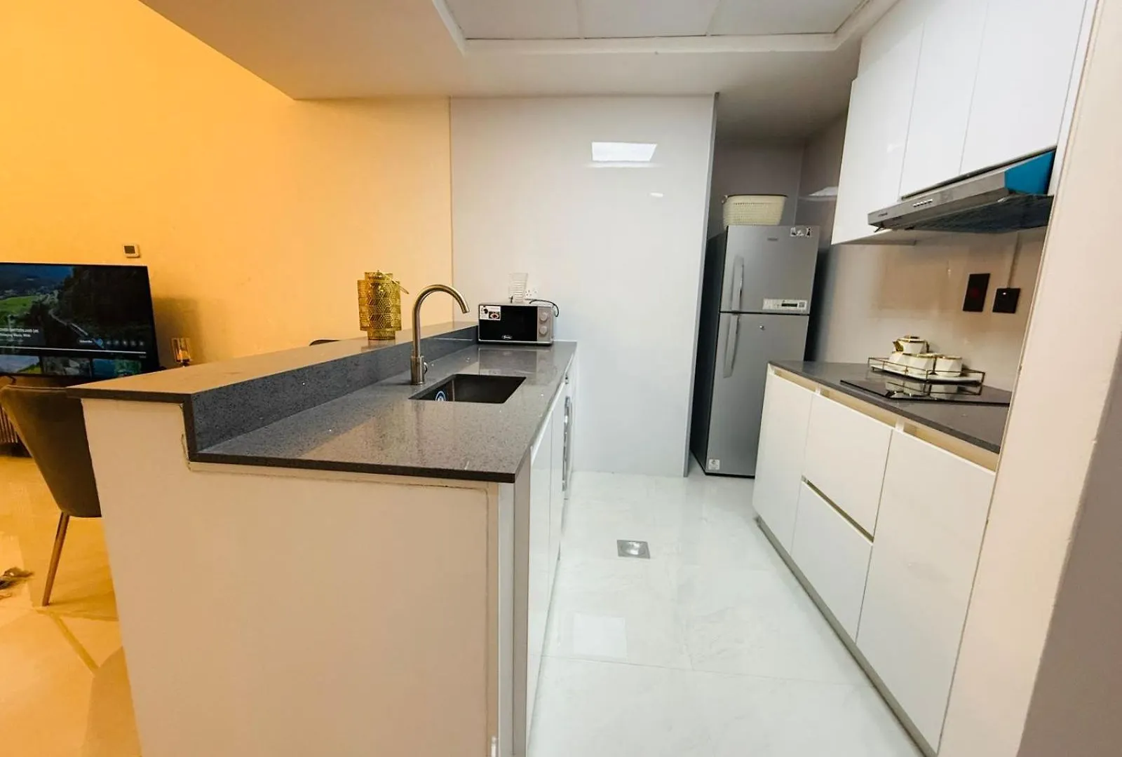 Гостевой дом One-Master Bedroom - Luxury - 2 Min Walk To Tram Дубай