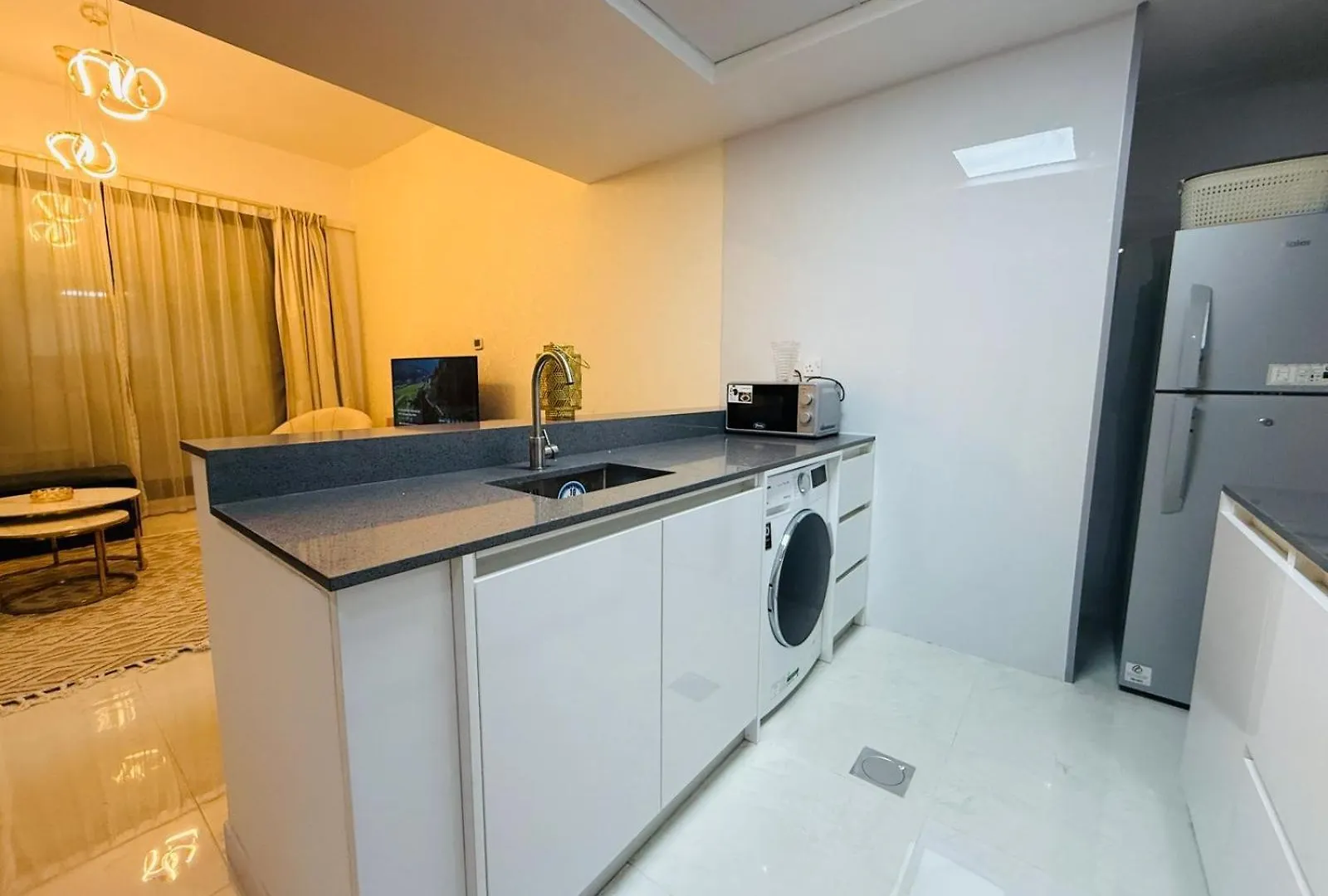 Guest house One-Master Bedroom - Luxury - 2 Min Walk To Tram Dubai