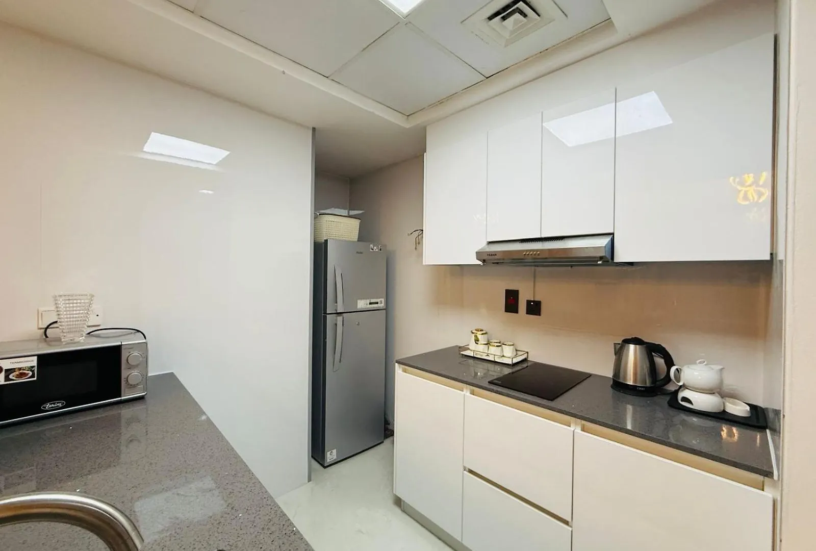 One-Master Bedroom - Luxury - 2 Min Walk To Tram Дубай Гостевой дом